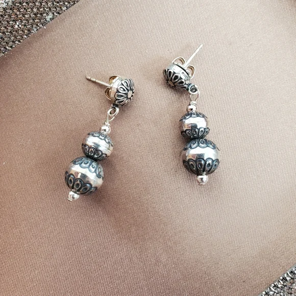 American West Sterling Silver Native Pearl Earrings - Picture 3 of 10